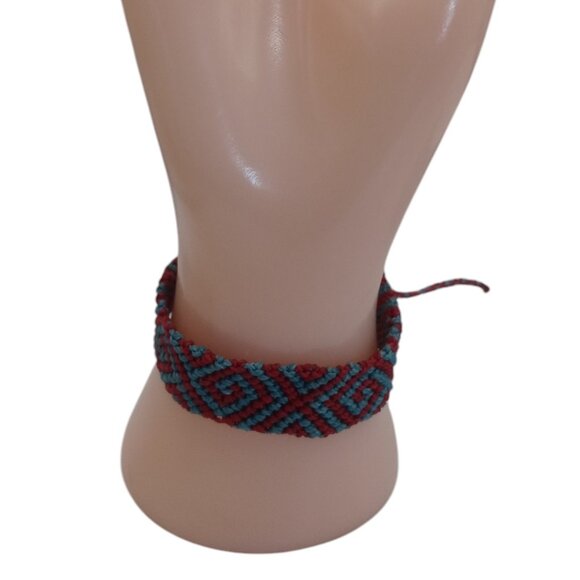 Unisex Bracelet Woven Macramé Thread Labyrinth Design - Picture 1 of 8